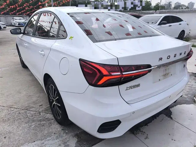Roewe i5 — Фото автомобиля 4