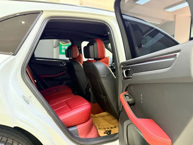 Porsche Macan — Фото автомобиля 11