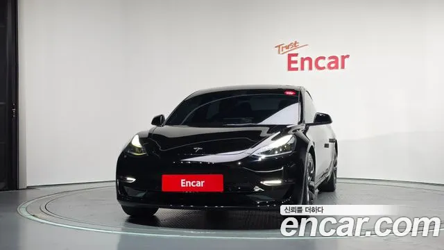 Tesla Model 3 — Фото автомобиля 3