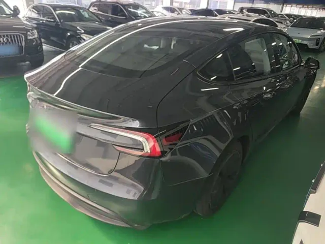 Tesla Model 3 — Фото автомобиля 6