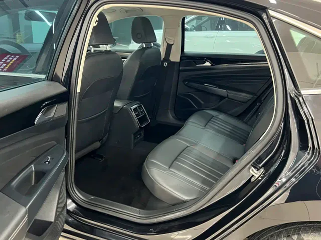 Volkswagen Passat — Фото автомобиля 12