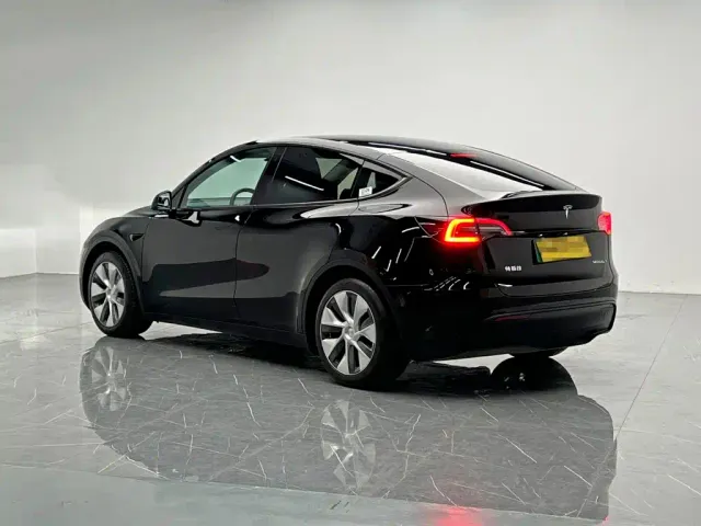 Tesla Model Y — Фото автомобиля 4