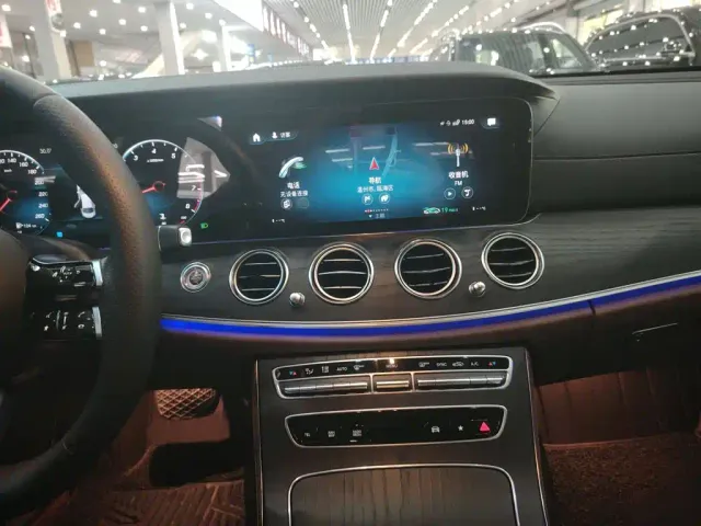 Mercedes-Benz E-Class — Фото автомобиля 15