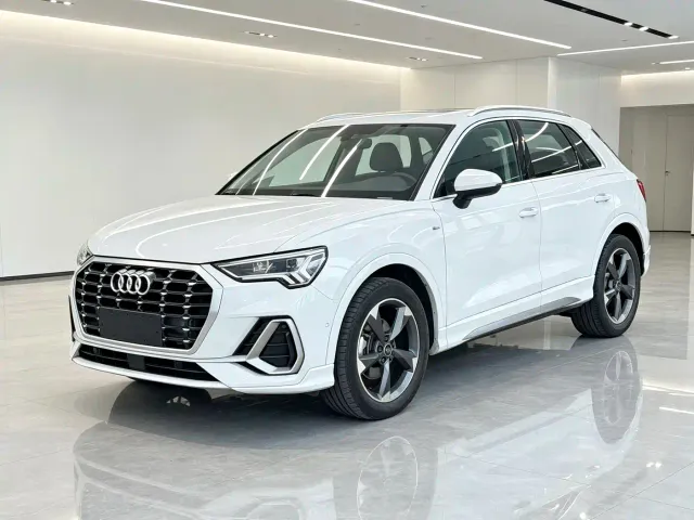Фотография автомобиля — Audi Q3