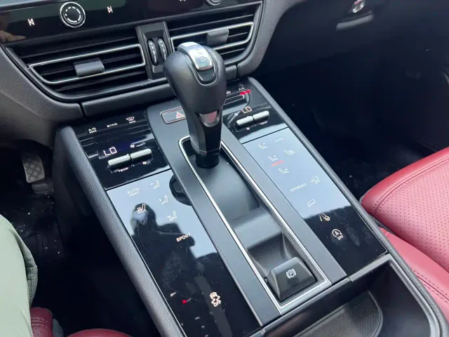 Porsche Macan — Фото автомобиля 18