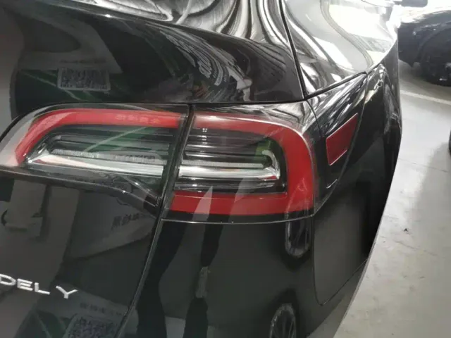 Tesla Model Y — Фото автомобиля 7