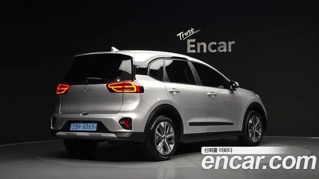Kia Niro — Фото автомобиля 2