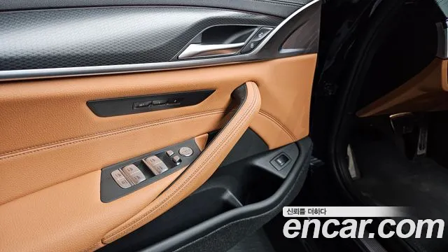 BMW 5-Series — Фото автомобиля 29
