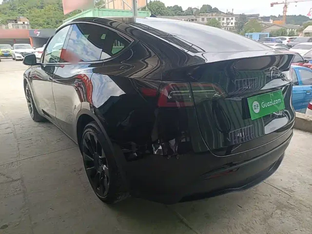 Tesla Model Y — Фото автомобиля 4