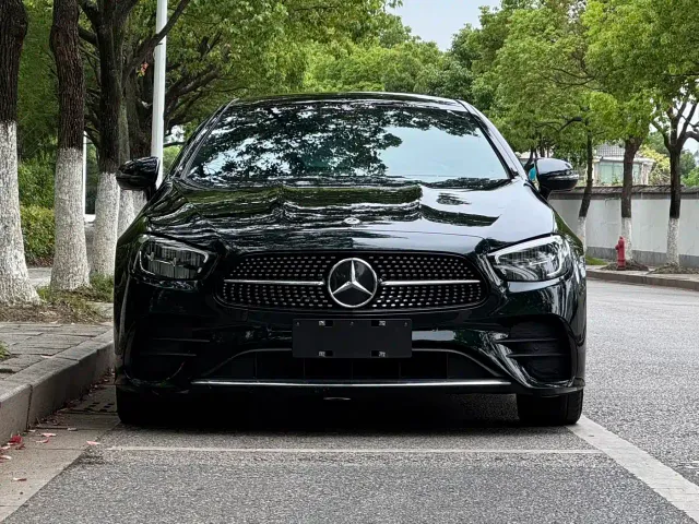 Mercedes-Benz E-Class — Фото автомобиля 2