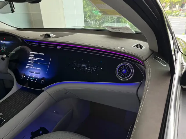 Mercedes-Benz EQS SUV — Фото автомобиля 14