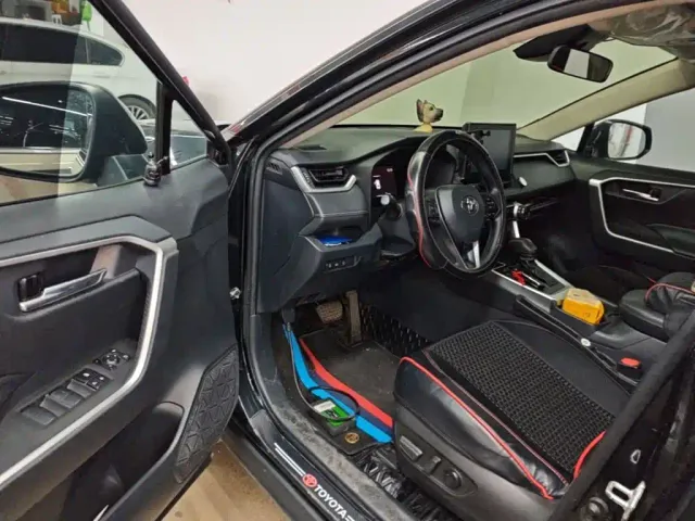 Toyota RAV4 — Фото автомобиля 15