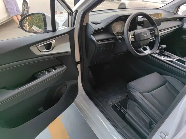 Wuling Jiachen — Фото автомобиля 11