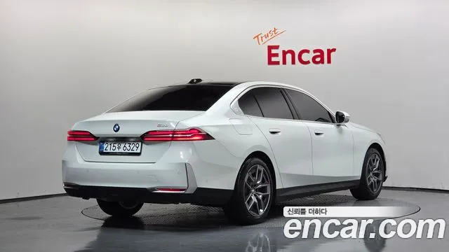 BMW 5-Series — Фото автомобиля 2