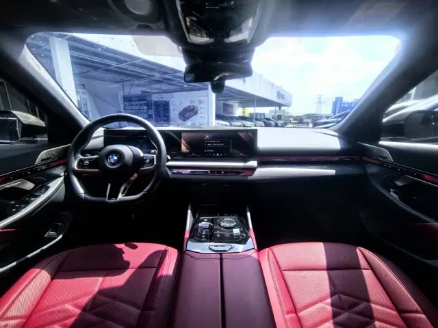 BMW 5 Series — Фото автомобиля 5