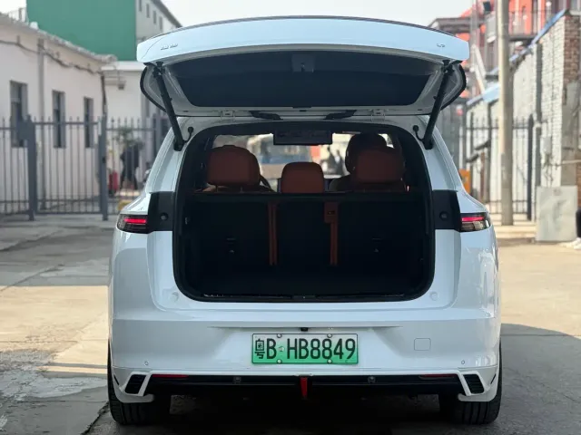 Li Auto L7 — Фото автомобиля 8