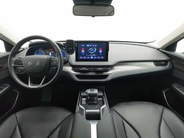 Hongqi E-QM5 — Фото автомобиля 5