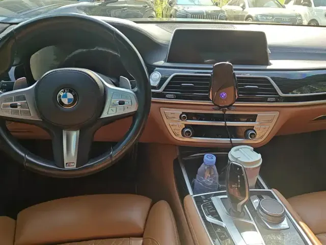 BMW 7 Series — Фото автомобиля 12