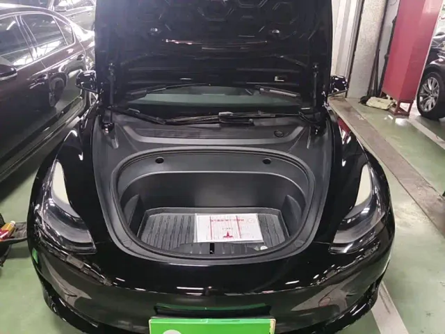 Tesla Model 3 — Фото автомобиля 19