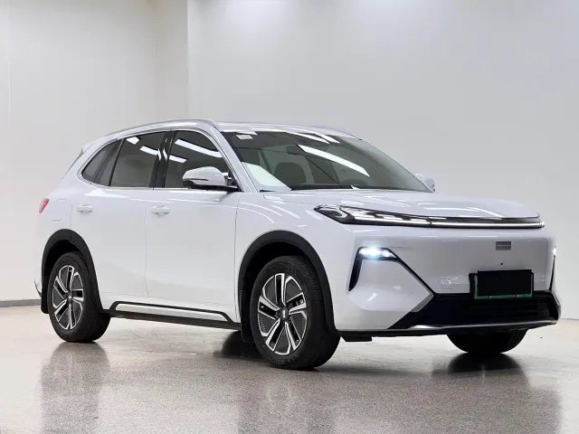 Geely Galaxy Starship 7 EM-i — Фото автомобиля 3