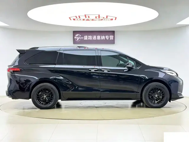 Toyota Sienna — Фото автомобиля 11