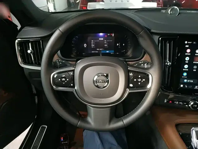 Volvo S90 — Фото автомобиля 10