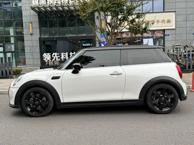 MINI Hatch — Фото автомобиля 3