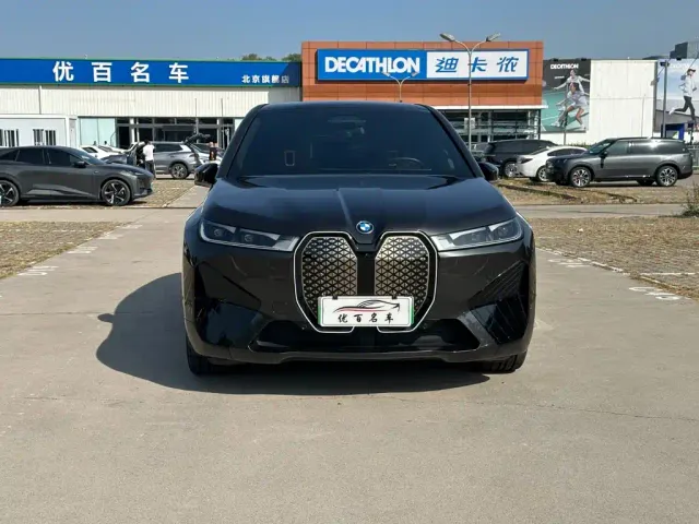 BMW iX M60 — Фото автомобиля 2
