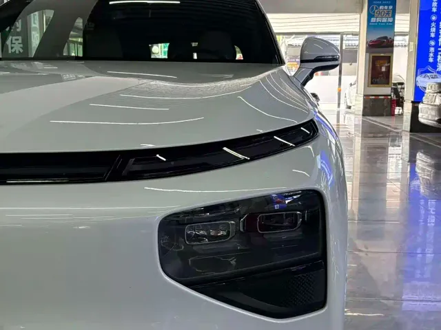Xpeng G9 — Фото автомобиля 3
