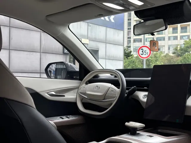 Changan Qiyuan A05 — Фото автомобиля 13