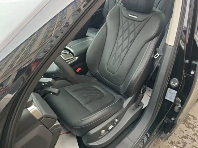 Hongqi HS7 PHEV — Фото автомобиля 14