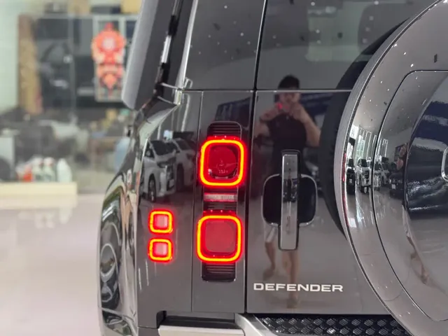 Land Rover Defender — Фото автомобиля 18