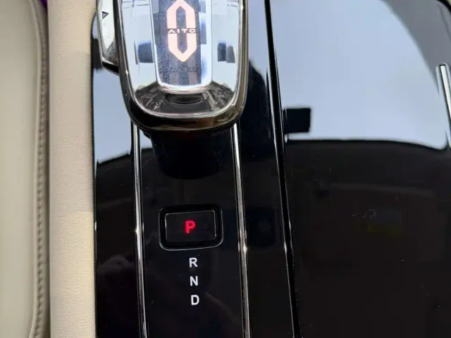 Aito M7 — Фото автомобиля 24