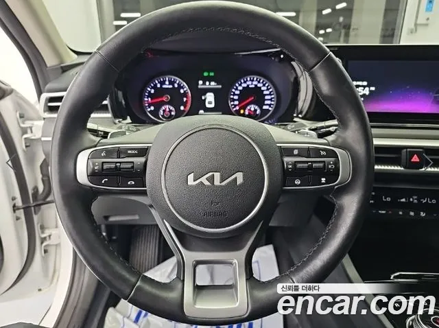 Kia K5 — Фото автомобиля 9