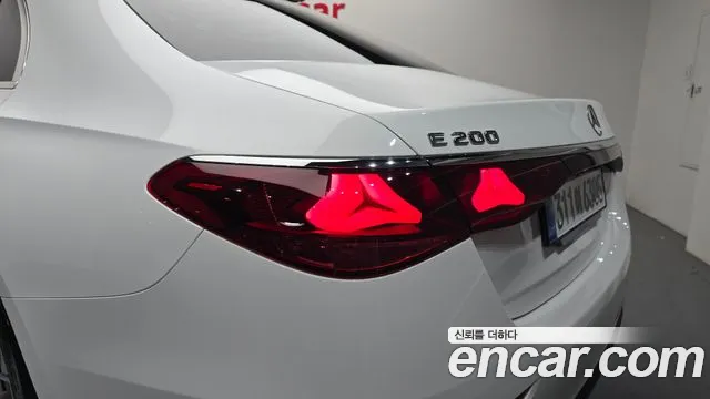 Mercedes-Benz E-Class — Фото автомобиля 8