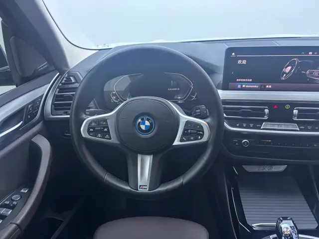 BMW iX3 — Фото автомобиля 11