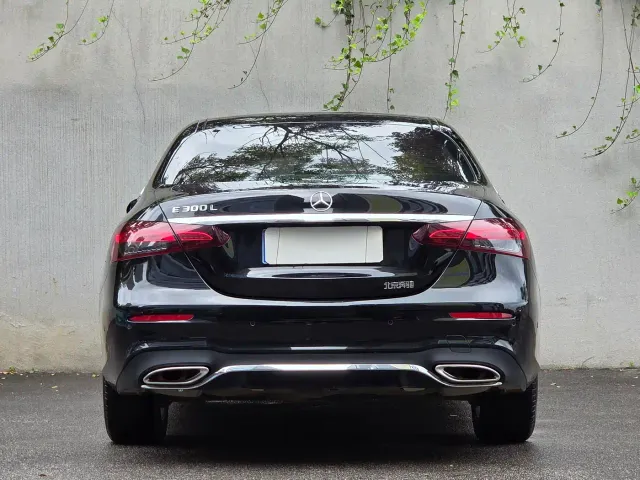 Mercedes-Benz E-Class — Фото автомобиля 5