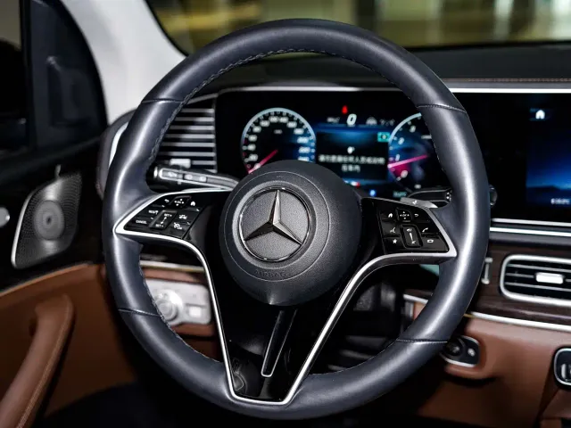Mercedes-Benz GLE-Class — Фото автомобиля 16