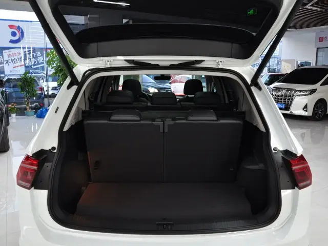 Volkswagen Tiguan L — Фото автомобиля 14