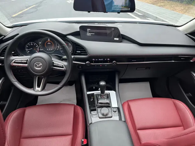 Mazda Axela — Фото автомобиля 2