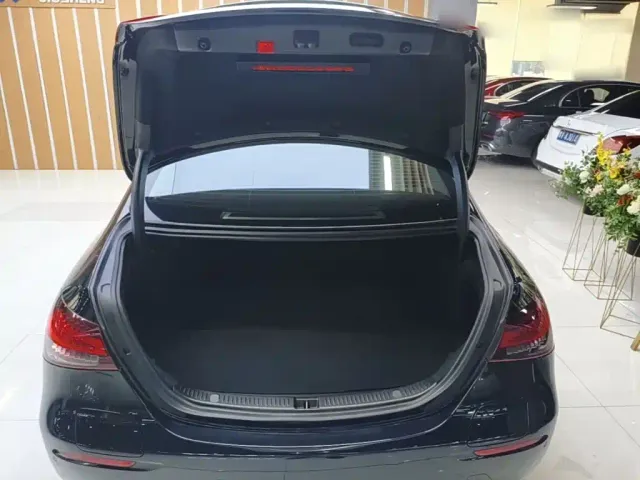 Mercedes-Benz E-Class — Фото автомобиля 18
