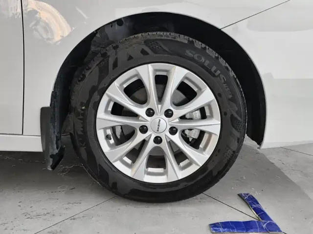 Roewe i5 — Фото автомобиля 6