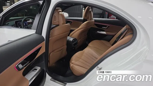 Mercedes-Benz E-Class — Фото автомобиля 11