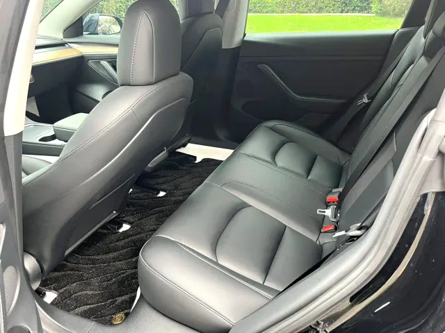 Tesla Model 3 — Фото автомобиля 5