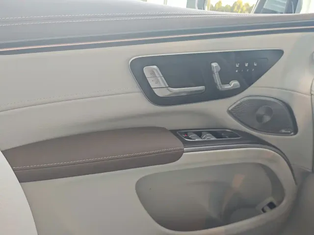 Mercedes-Benz EQS SUV — Фото автомобиля 9