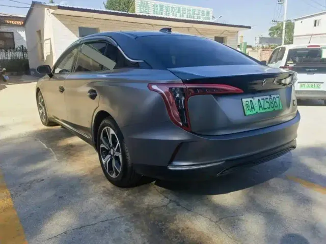 Hongqi E-QM5 — Фото автомобиля 7