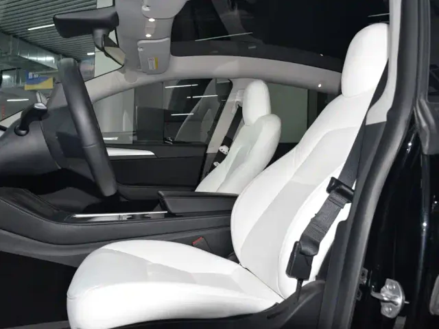 Tesla Model Y — Фото автомобиля 8