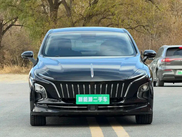 Hongqi E-QM5 — Фото автомобиля 2