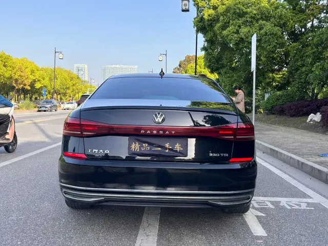 Volkswagen Passat — Фото автомобиля 8