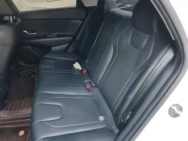 Hyundai Elantra — Фото автомобиля 16